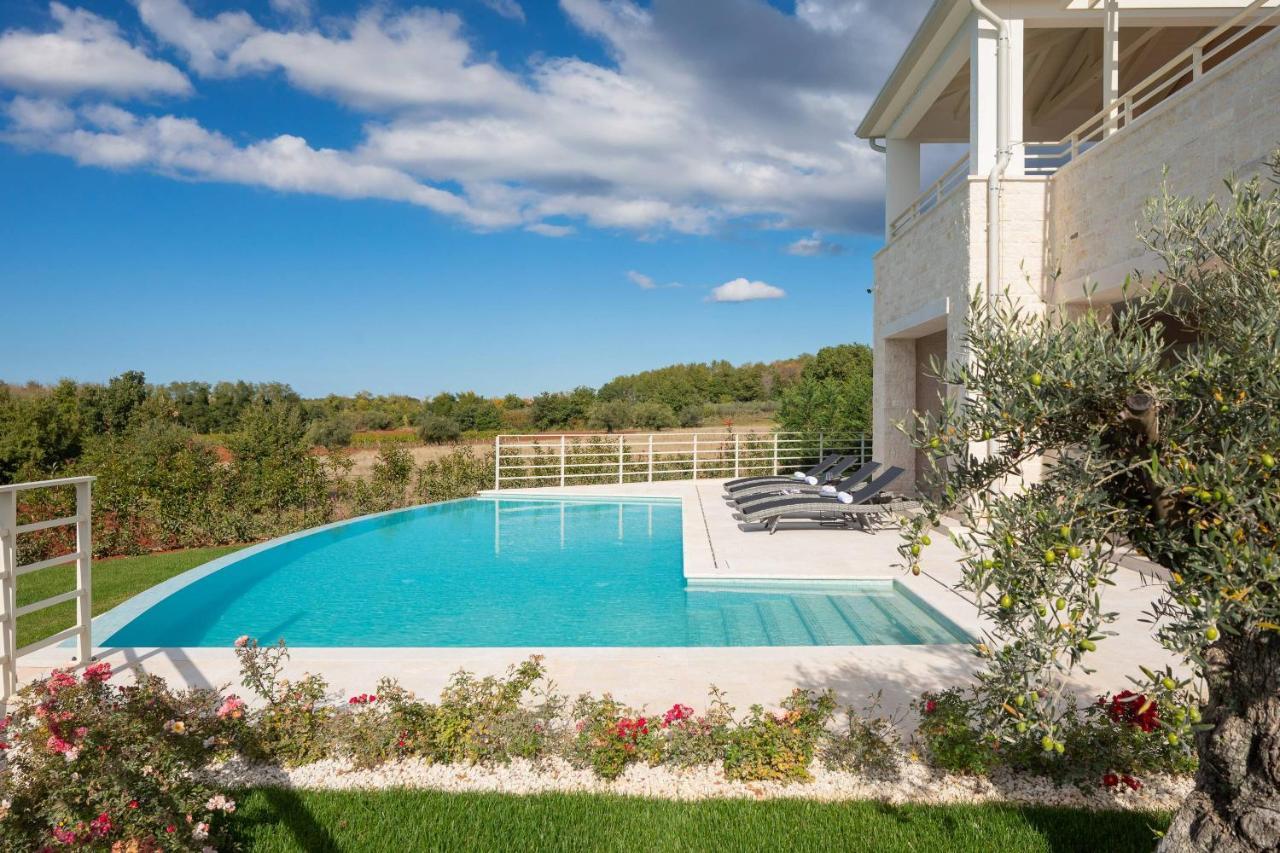 Blanche By Ilc Vila Brtonigla